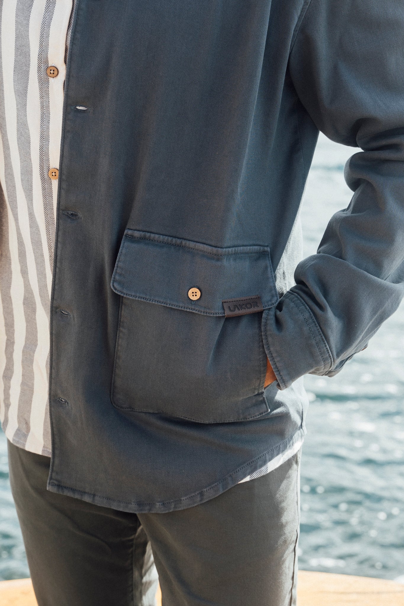 Calle Overshirt (mörk skiffer)