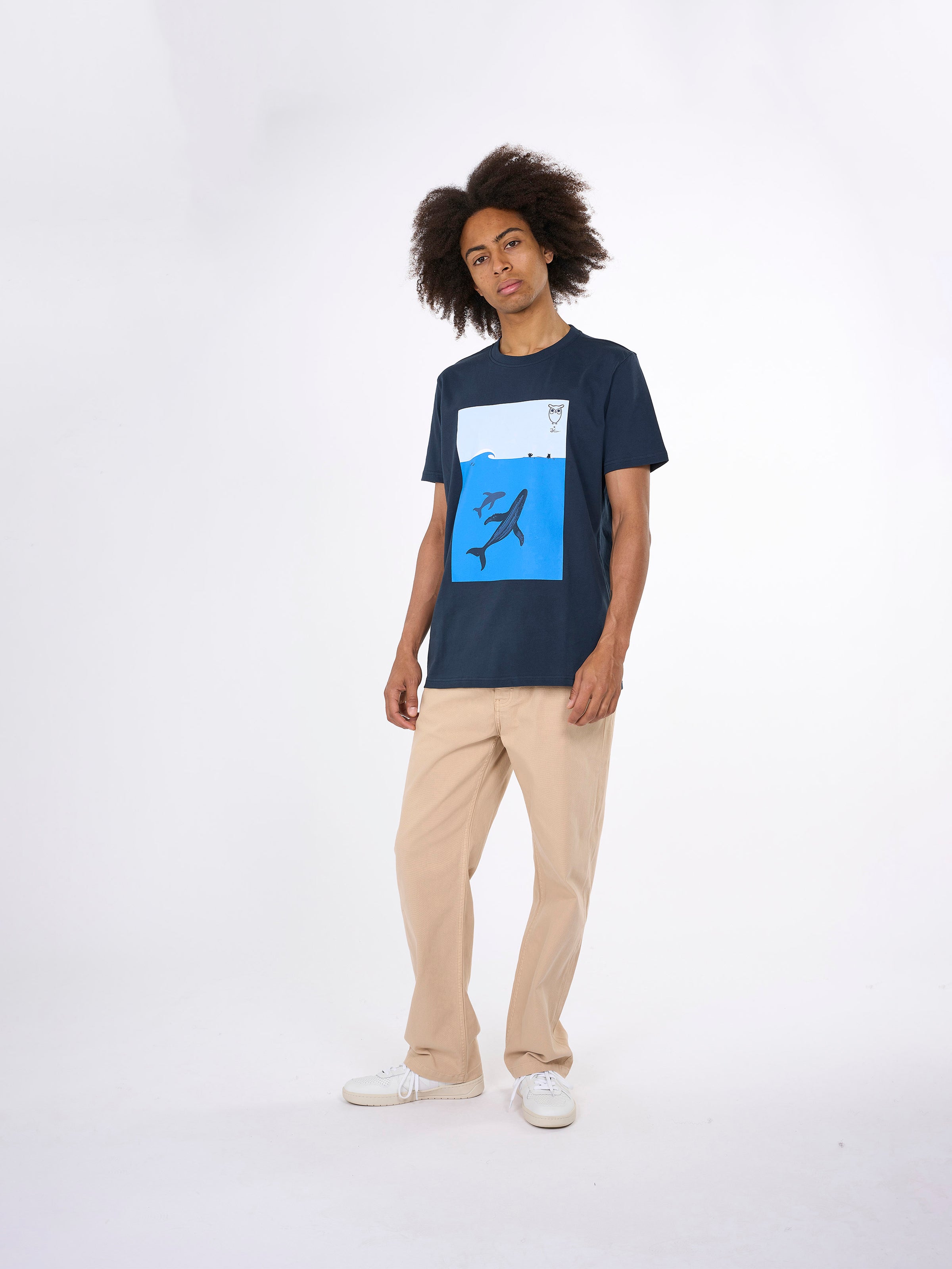 KnowledgeCotton Apparel - Vanlig t-shirt med val framtill - GOTS/Vegan - Total Eclipse