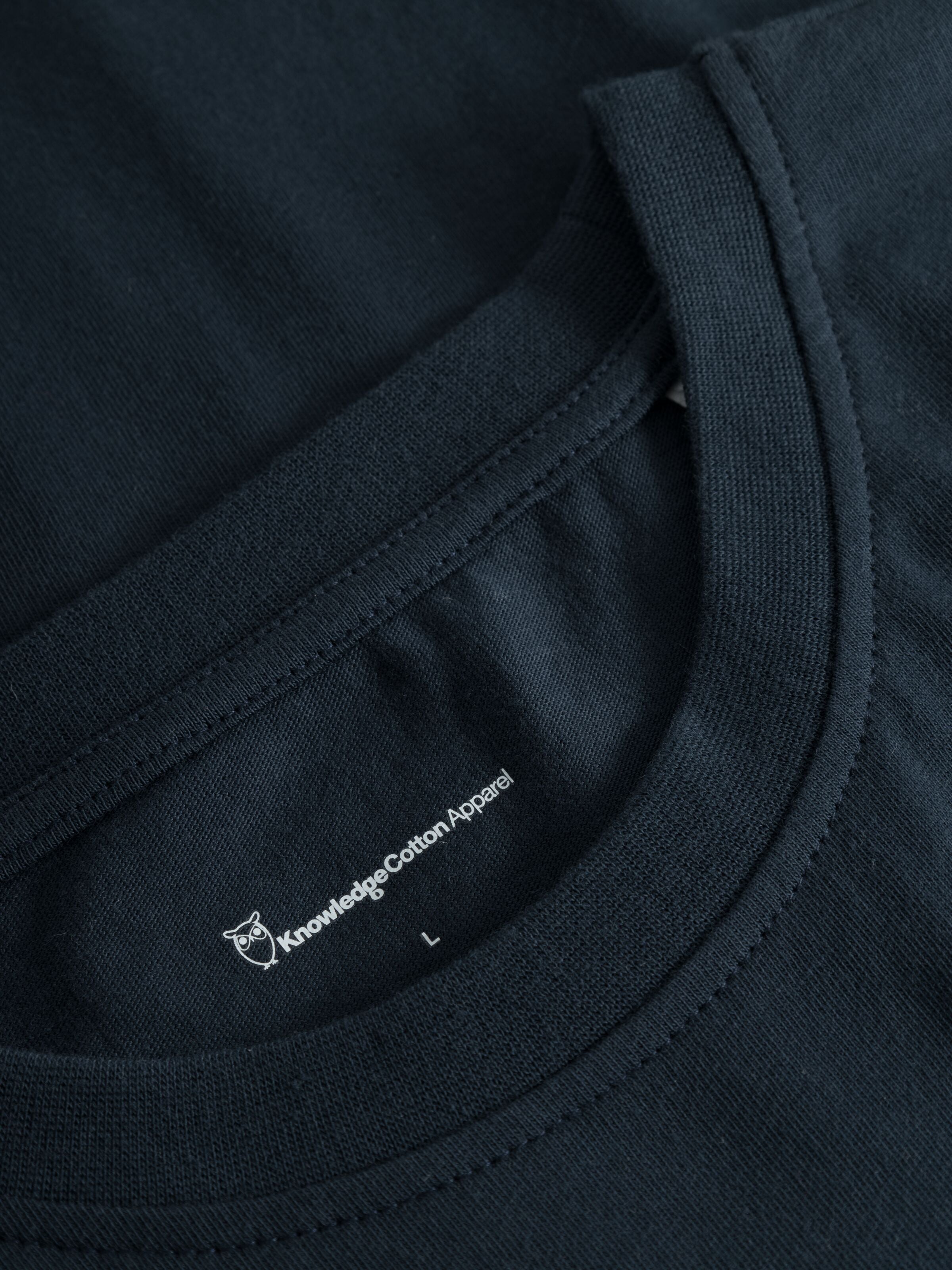 KnowledgeCotton Apparel - Vanlig t-shirt med val framtill - GOTS/Vegan - Total Eclipse