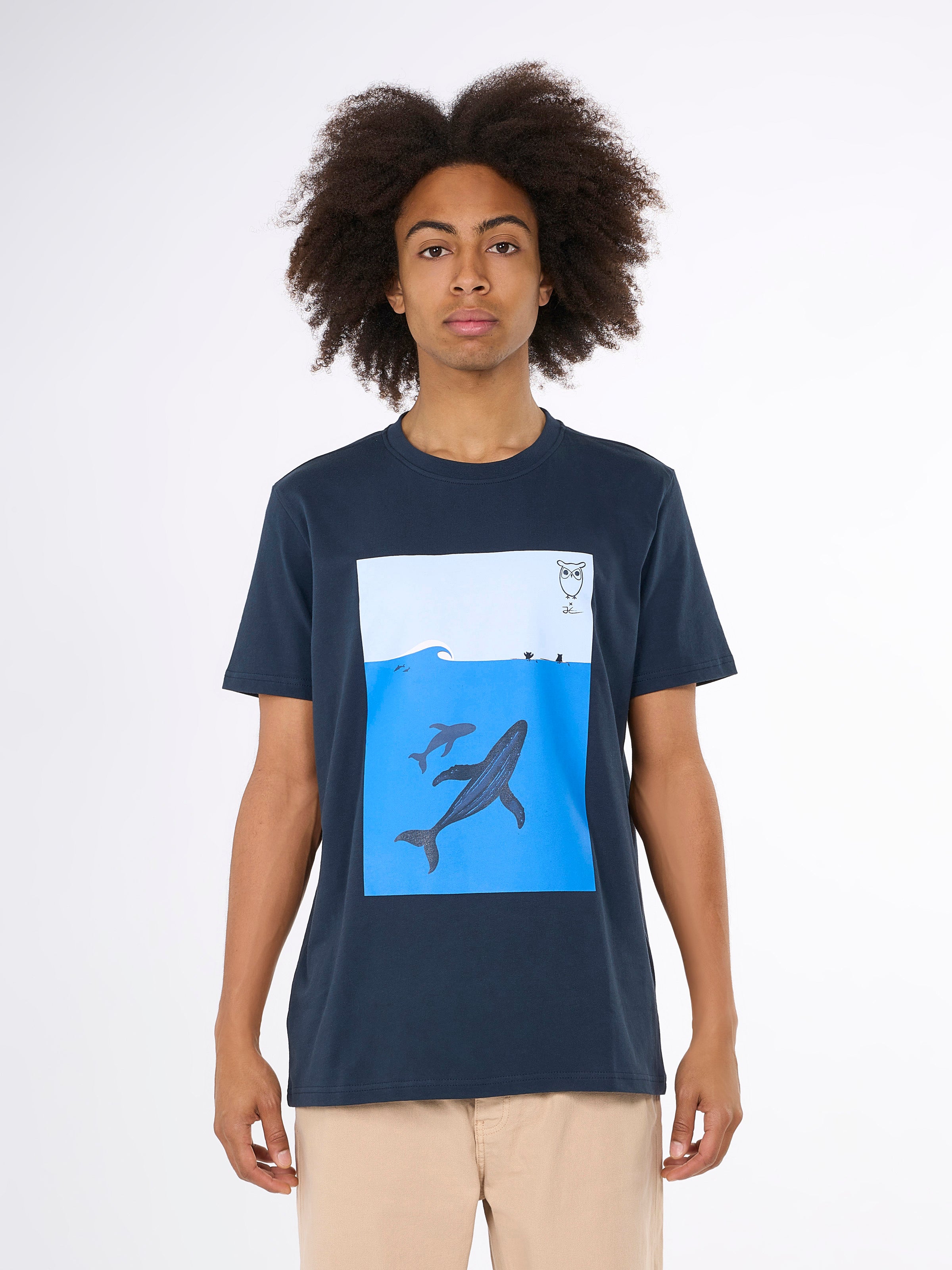 KnowledgeCotton Apparel - Vanlig t-shirt med val framtill - GOTS/Vegan - Total Eclipse