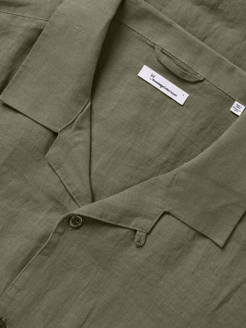 KnowledgeCotton Apparel - Box fit kortärmad linneskjorta GOTS/Vegan - Burnt Olive