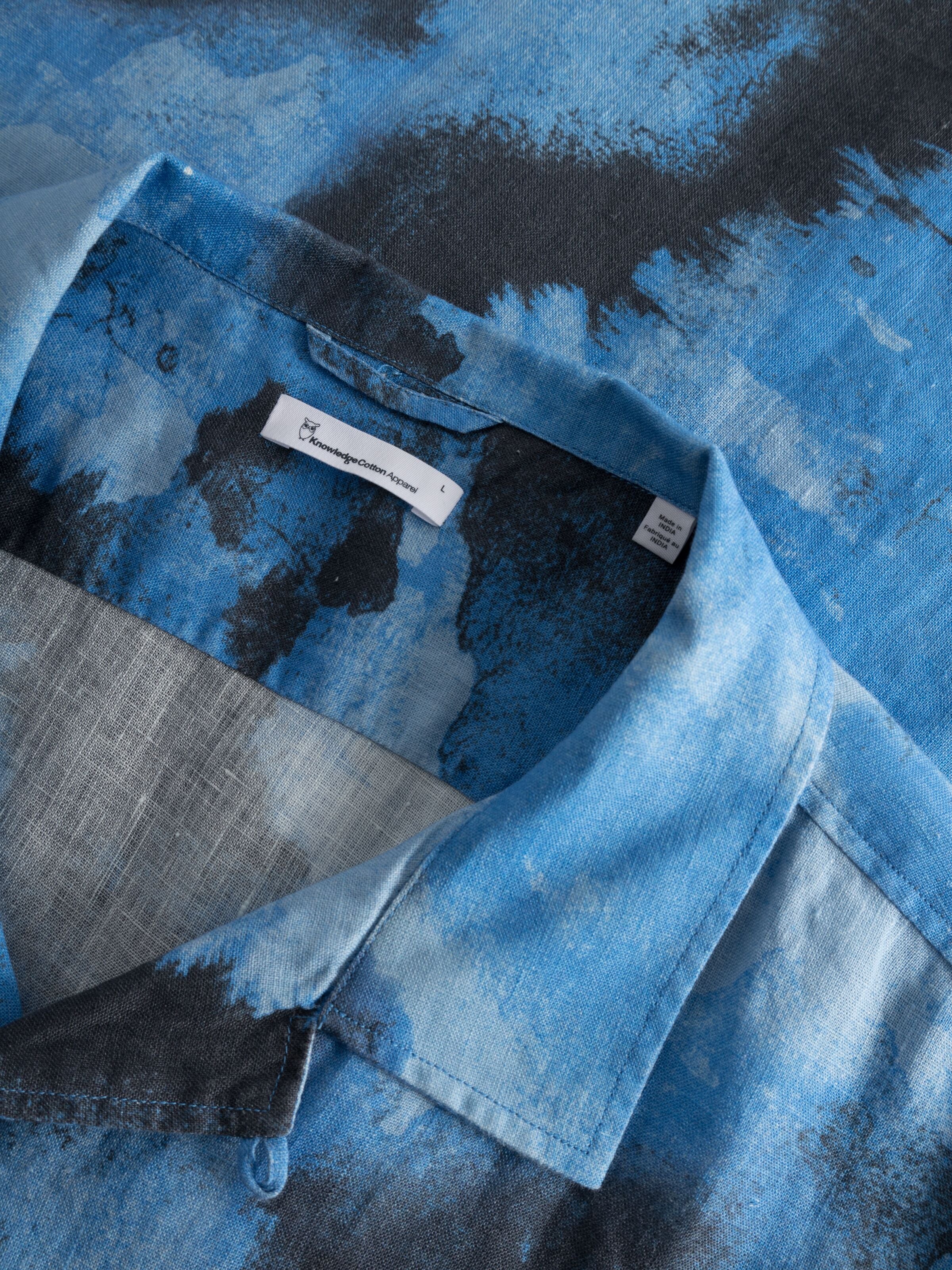 KnowledgeCotton Apparel - Boxed fit AOP kortärmad linneskjorta GOTS/Vegan