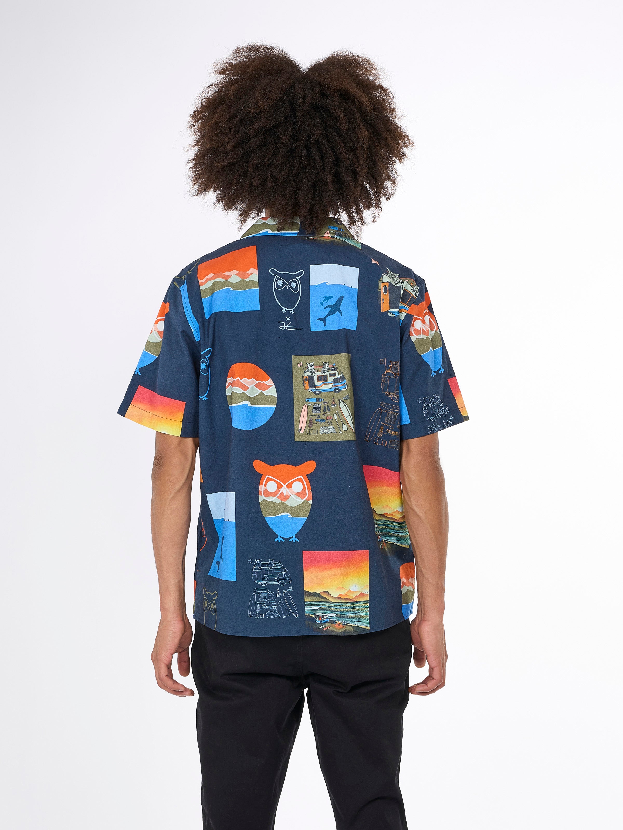 KnowledgeCotton Apparel - AOP kortärmad skjorta i boxad passform - GOTS/Vegan