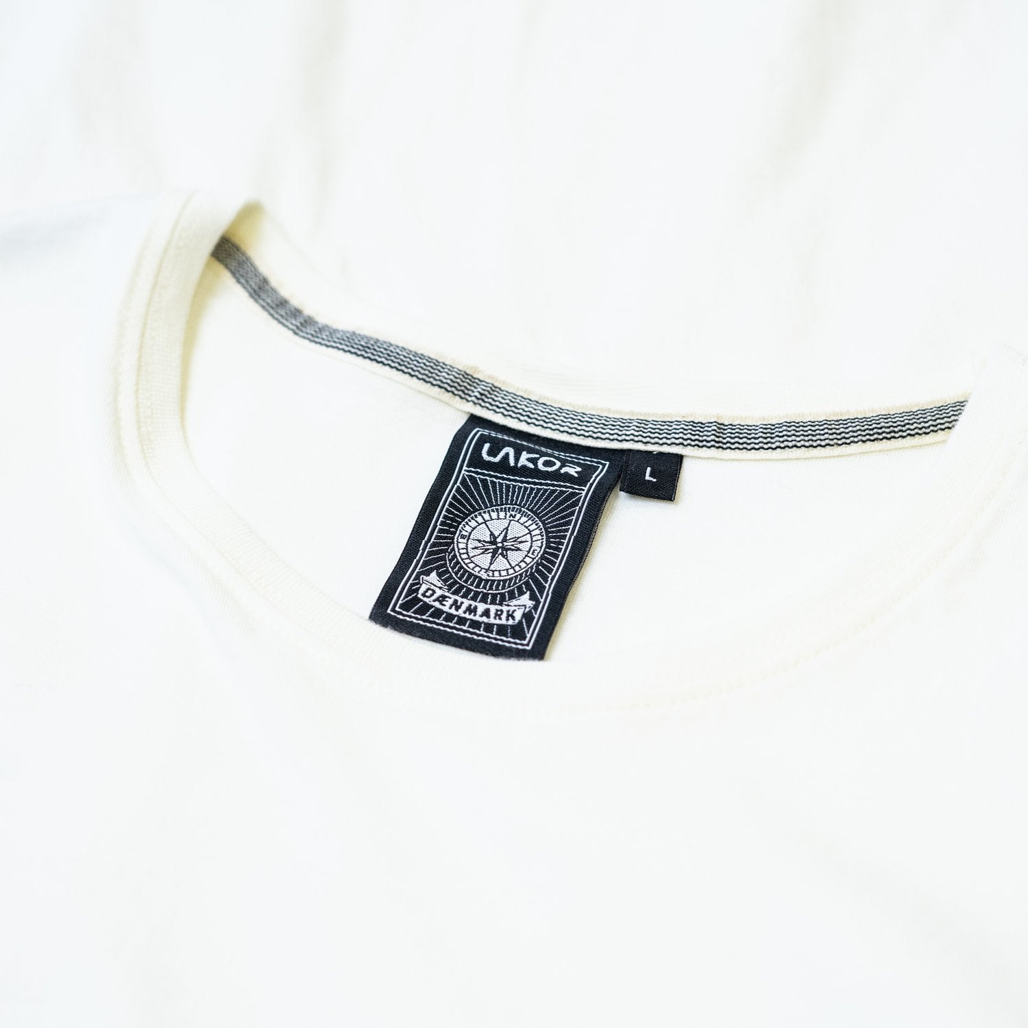 Lakor - Drifting Flamingo T-shirt