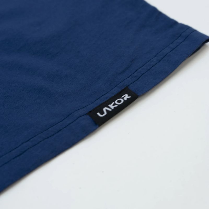 Lakor - T-shirt med svanbröst