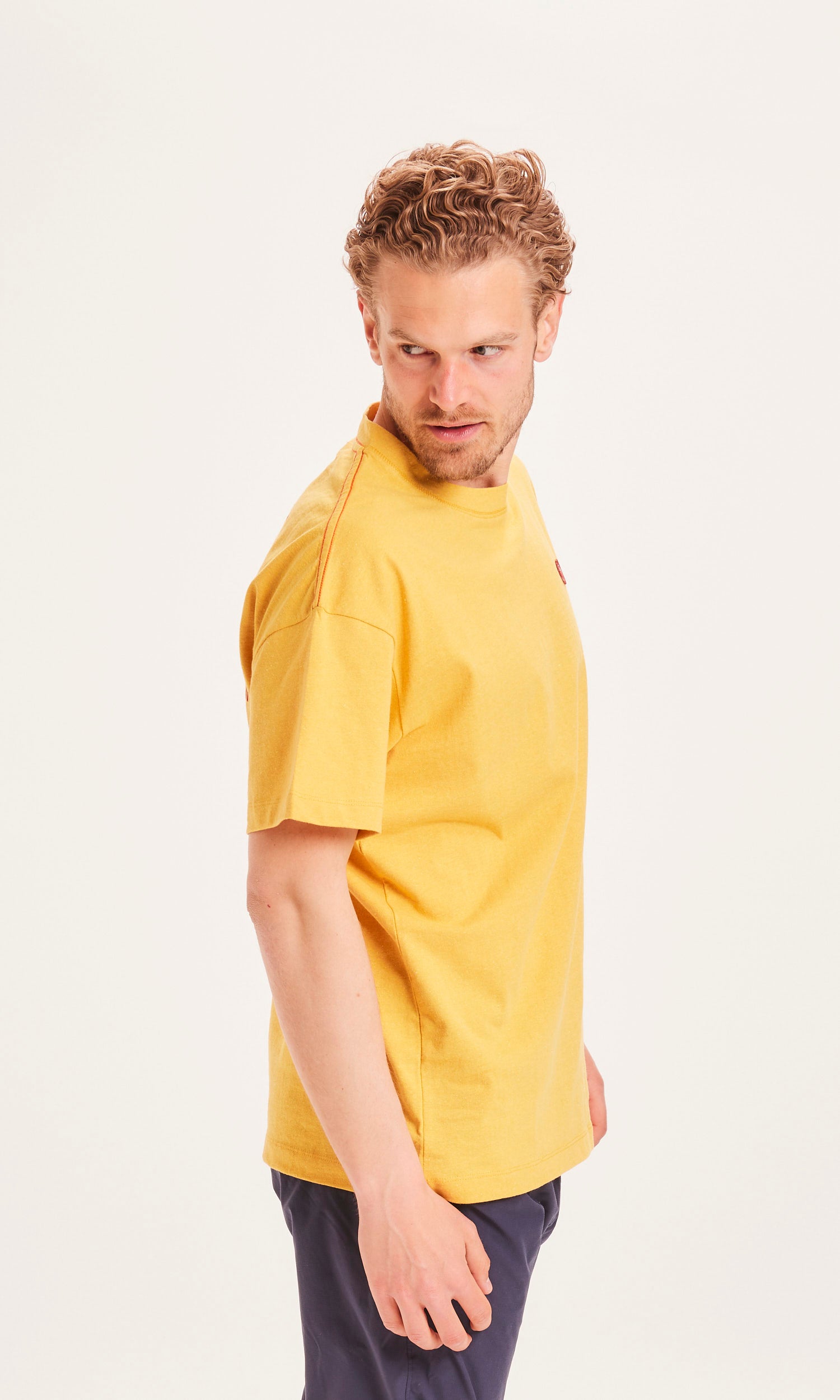 KnowledgeCotton Apparel Back printed oversized tee REBORN™ - GRS/Vegan - Honey Gold