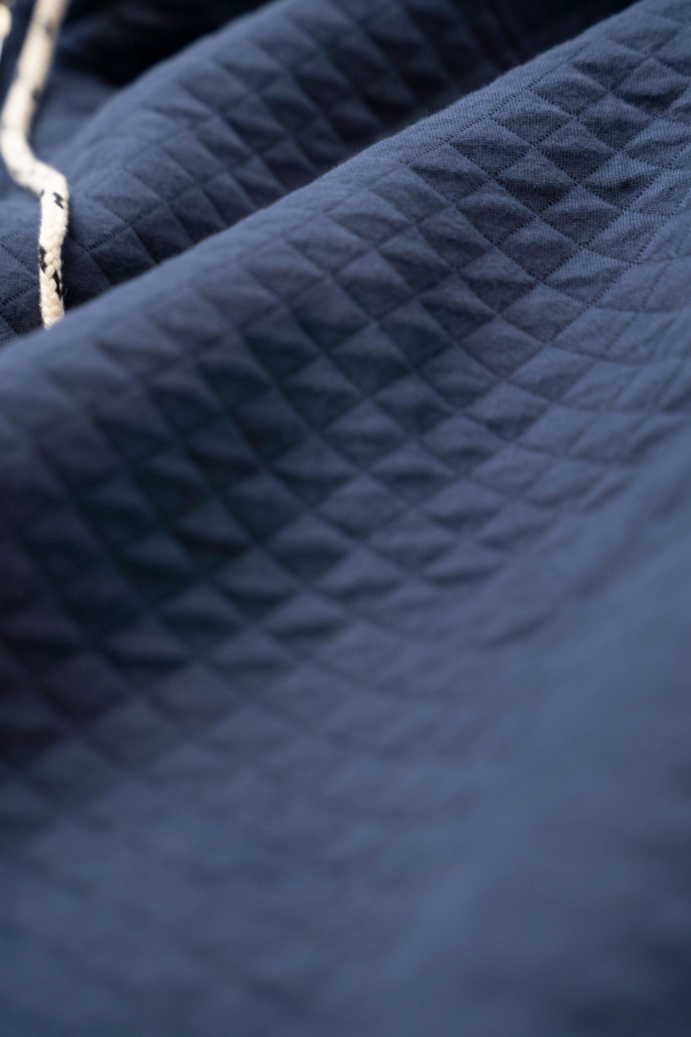 Quiltad luvtröja (marinblå) 