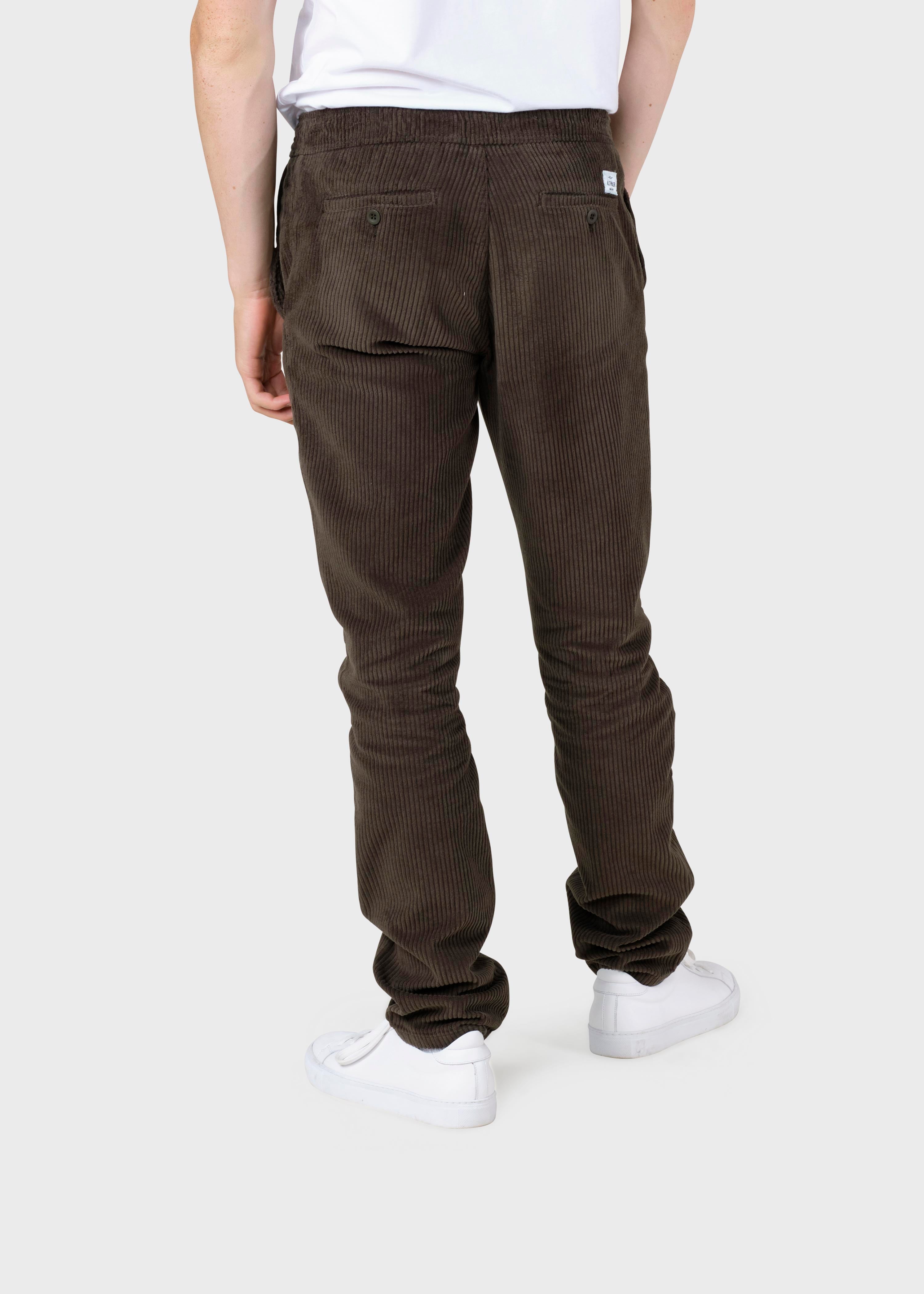 Elliot Jumbo Corduroy Chino - Olive