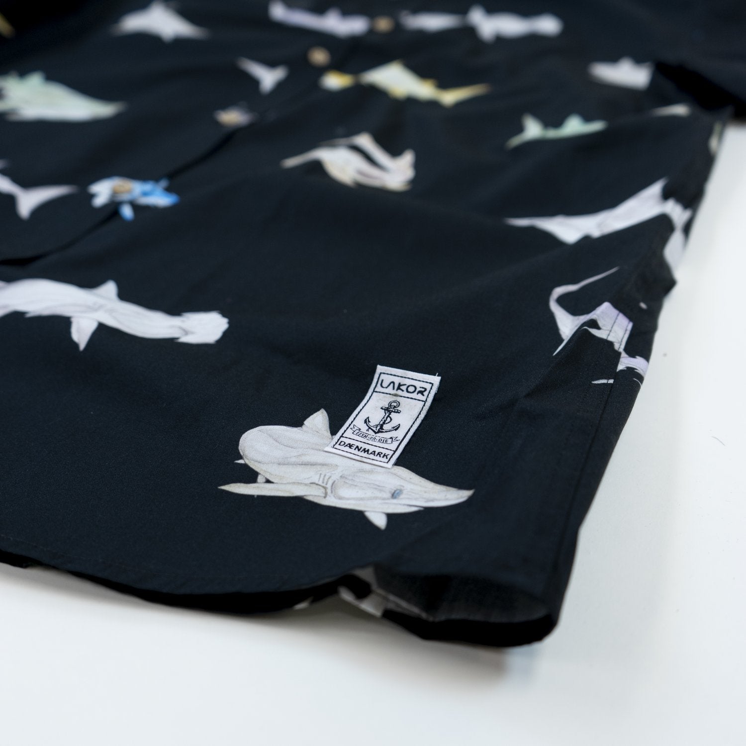 Lakor - Shark shirt 