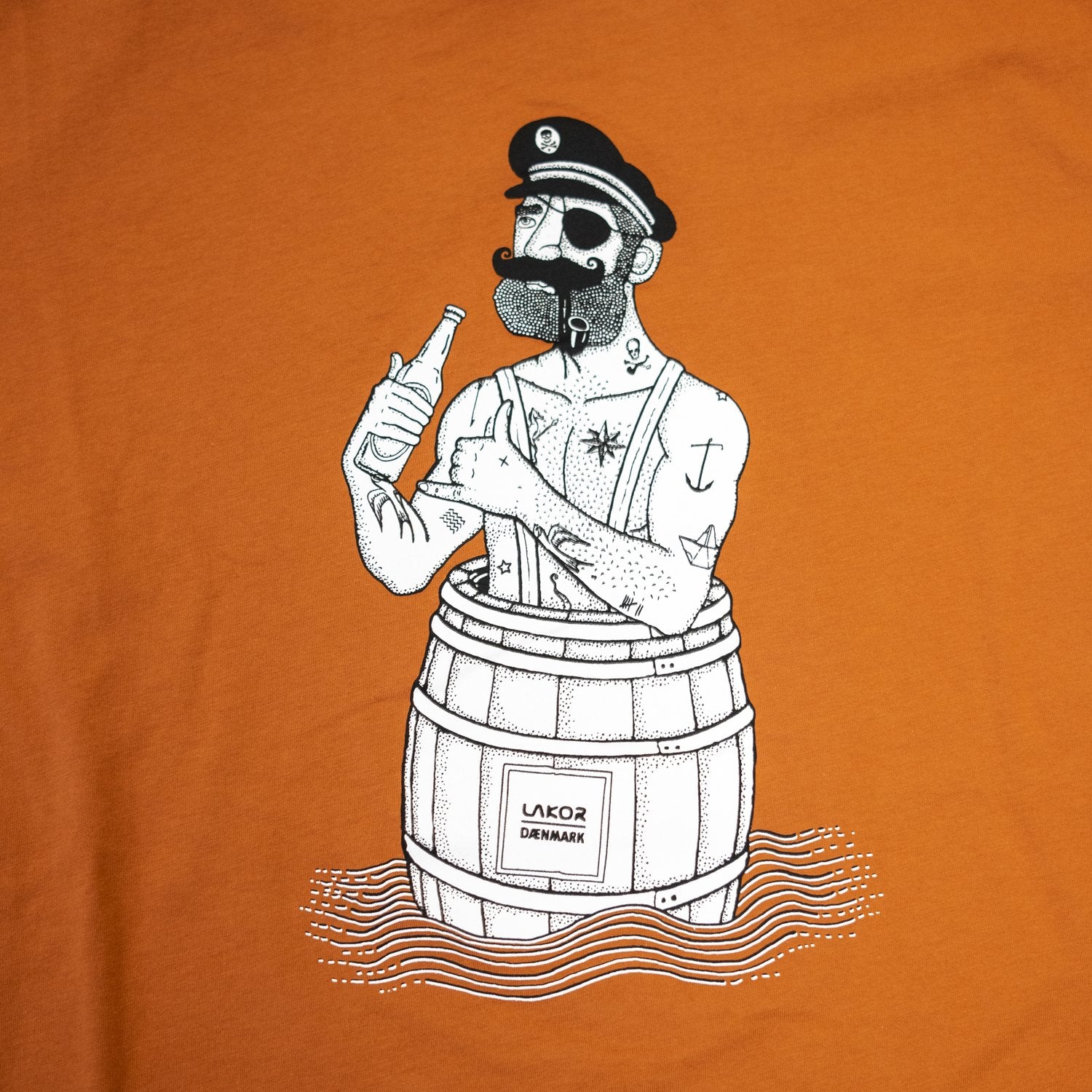 Lakor - T-shirt med fat 